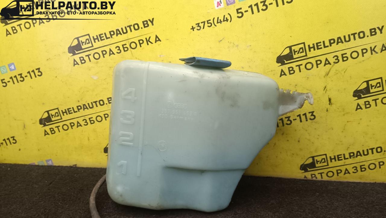 бачок омывателя Volkswagen Passat B3 1993, 1.9 л., AAZ, дизель, 5МКПП, черный, универсал, передний привод - фото №1