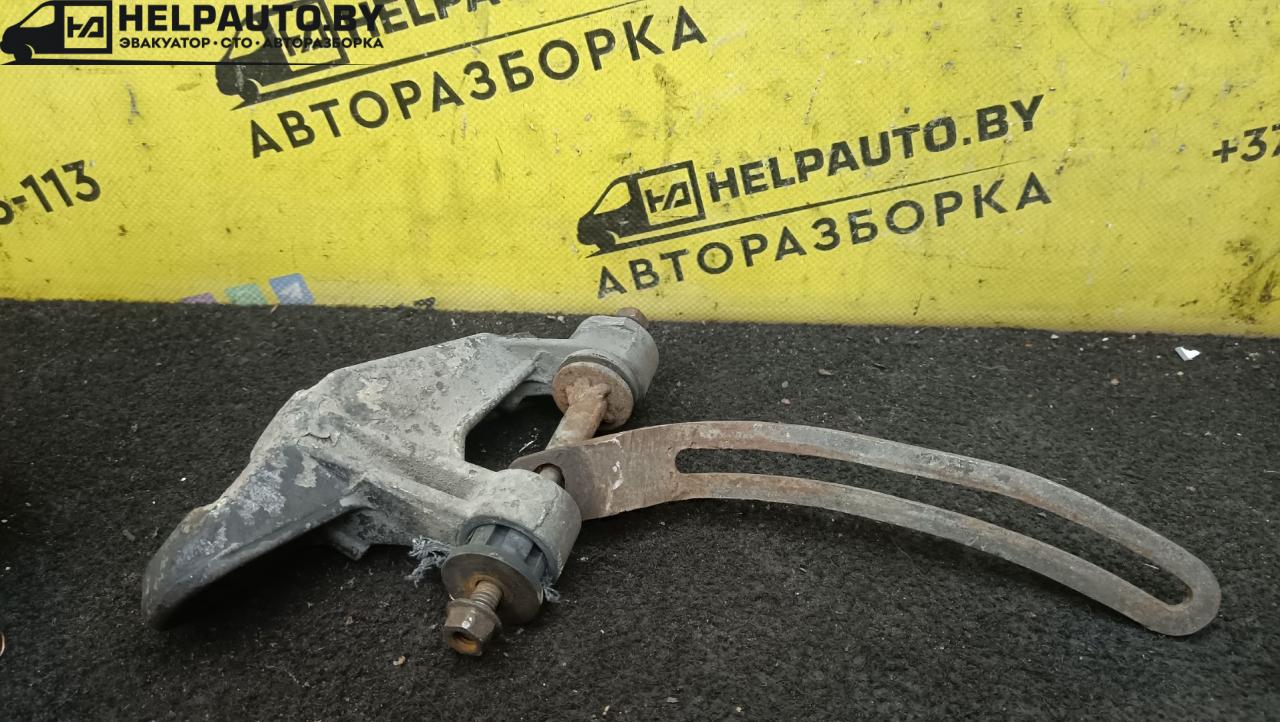 кронштейн (крепление) Opel Kadett D (1979 - 1984), 1.4 л., бензин, МКПП, зеленый, хетчбэк 5 дв. - фото №1