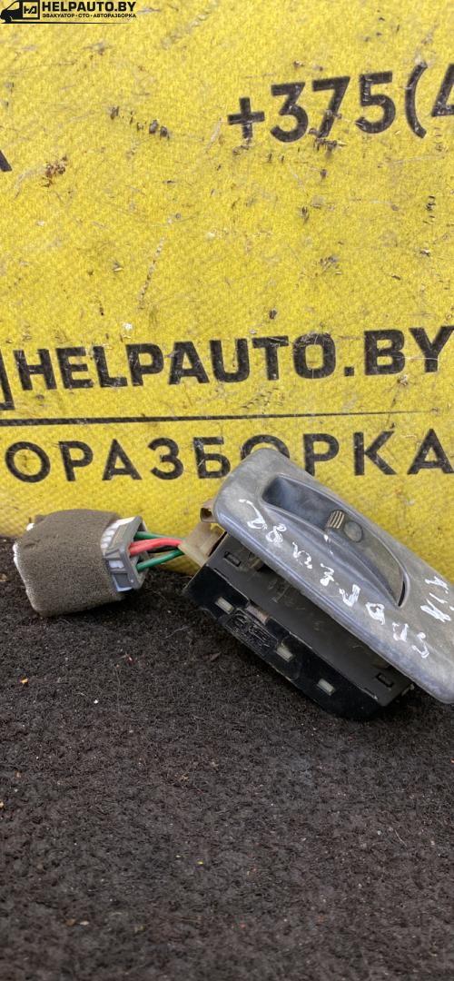 кнопка стеклоподъемника переднего правого Kia Sportage 1 поколение 1999, 2.0 л., FE (16V), бензин, МКПП, внедорожник 5 дв. - фото №1