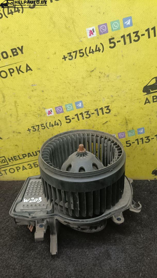 моторчик печки Mercedes-Benz C-Класс W203/S203/CL203 2000, 1.8 л., бензин, МКПП, белый, седан, задний привод - фото №1