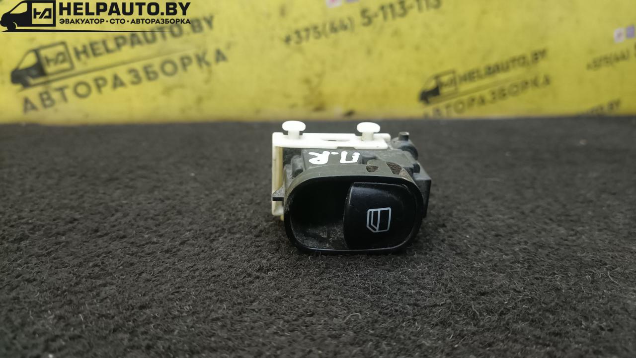 кнопка стеклоподъемника двери Mercedes-Benz C-Класс W203/S203/CL203 2000, 1.8 л., бензин, МКПП, белый, седан, задний привод - фото №1
