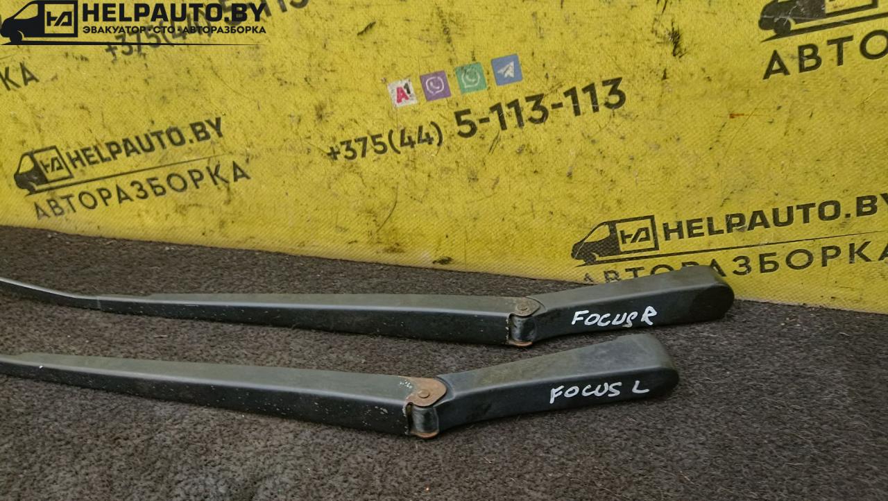 щеткодержатель (поводок стеклоочистителя, дворник) Ford Focus 1 поколение 2001, 1.8 л., дизель, МКПП, синий, универсал, передний привод - фото №1