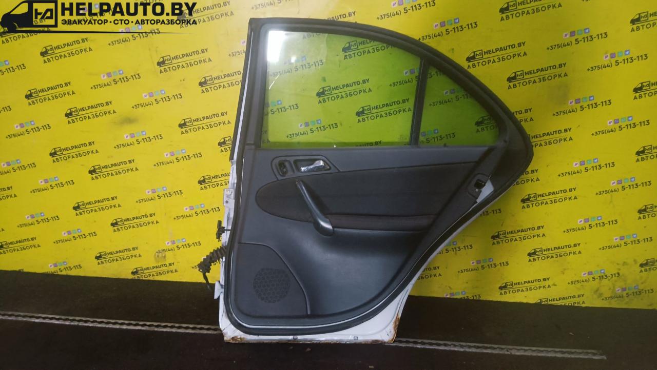 обшивка двери задняя правая Mercedes-Benz C-Класс W203/S203/CL203 2000, 1.8 л., бензин, МКПП, белый, седан, задний привод - фото №1