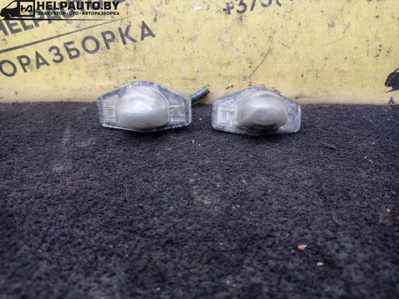 подсветка номера Honda Jazz 1 поколение 2002, 1.3 л., L13B, бензин, МКПП, голубой, хетчбэк 5 дв., передний привод - фото №1