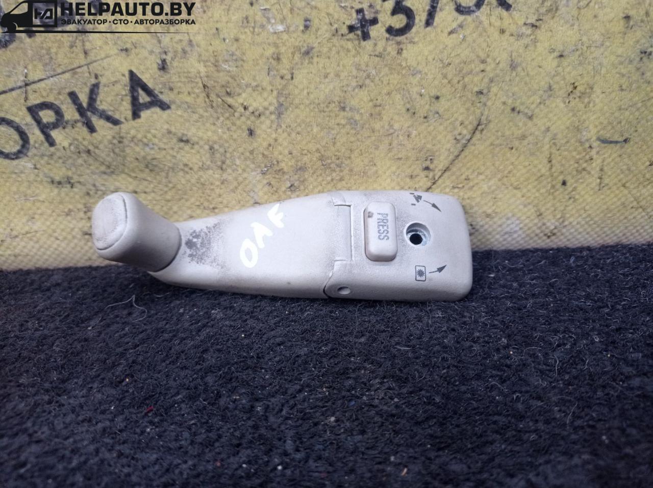 кнопка открывания люка Opel Astra F 1992, 1.4 л., C 14 NZ, бензин, МКПП, красный, хетчбэк 5 дв., передний привод - фото №1