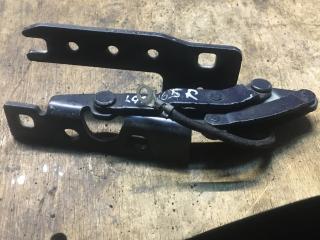петля капота правая BMW 7 серия E65/E66/E67 2004, 8240334