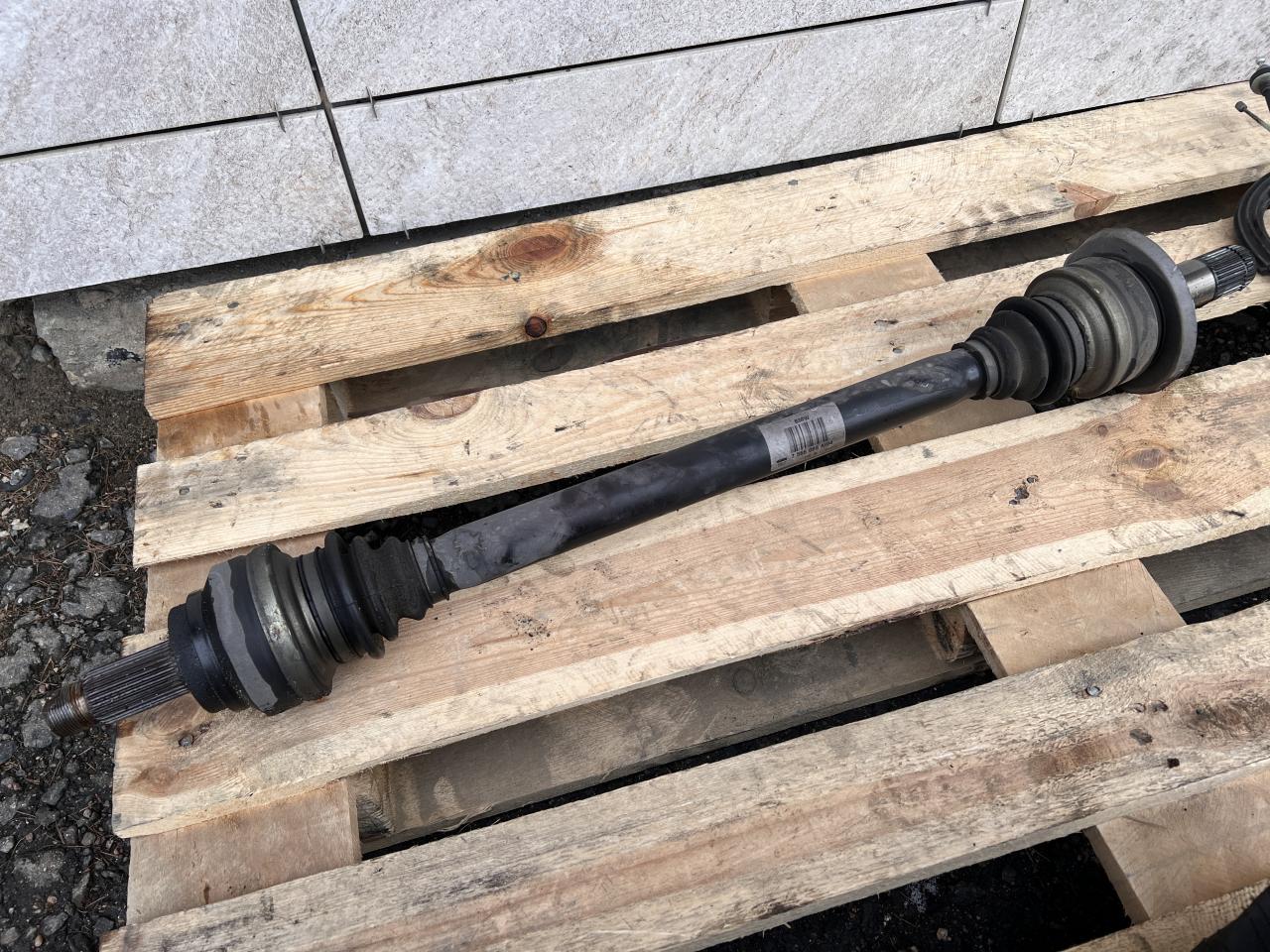 полуось задняя (приводной вал, ШРУС) BMW 7 серия F01/F02 2009, 4.4 л., N63 B44 A, бензин, 7566086 - фото №1