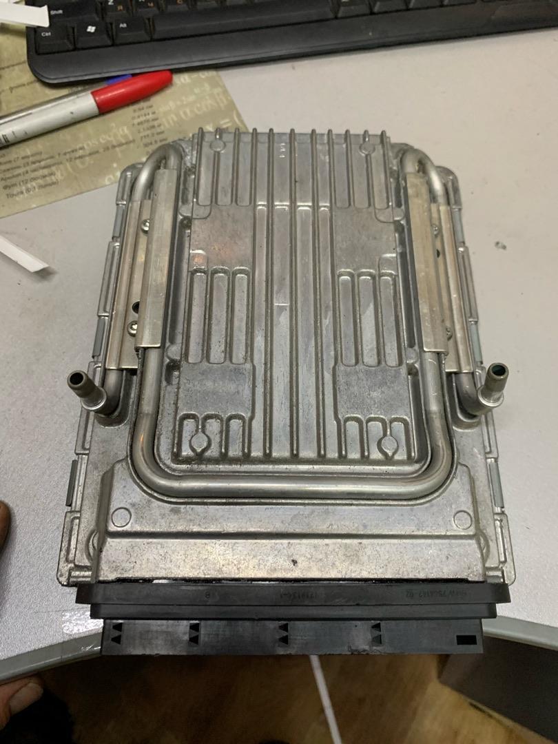 блок управления двигателем BMW 7 серия F01/F02 2010, 4.4 л., N63 B44 A, бензин, АКПП, черный, седан, 13617613202, 7613202 - фото №1