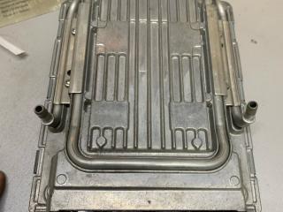 блок управления двигателем BMW 7 серия F01/F02 2010, 4.4 л., N63 B44 A, бензин, АКПП, черный, седан, 13617613202, 7613202