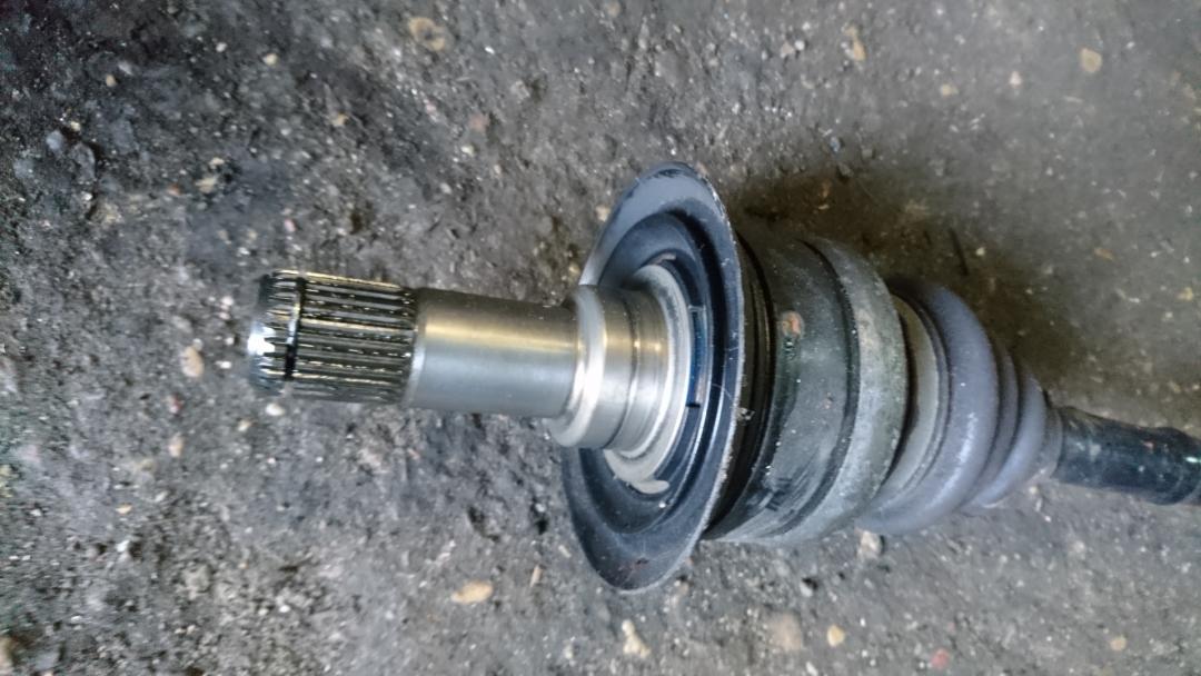полуось задняя (приводной вал, ШРУС) BMW 3 серия F30/F31/F34 2013, 2.0 л., N47 D20 C, дизель, АКПП, хетчбэк 5 дв., правый руль, 7597682 - фото №1