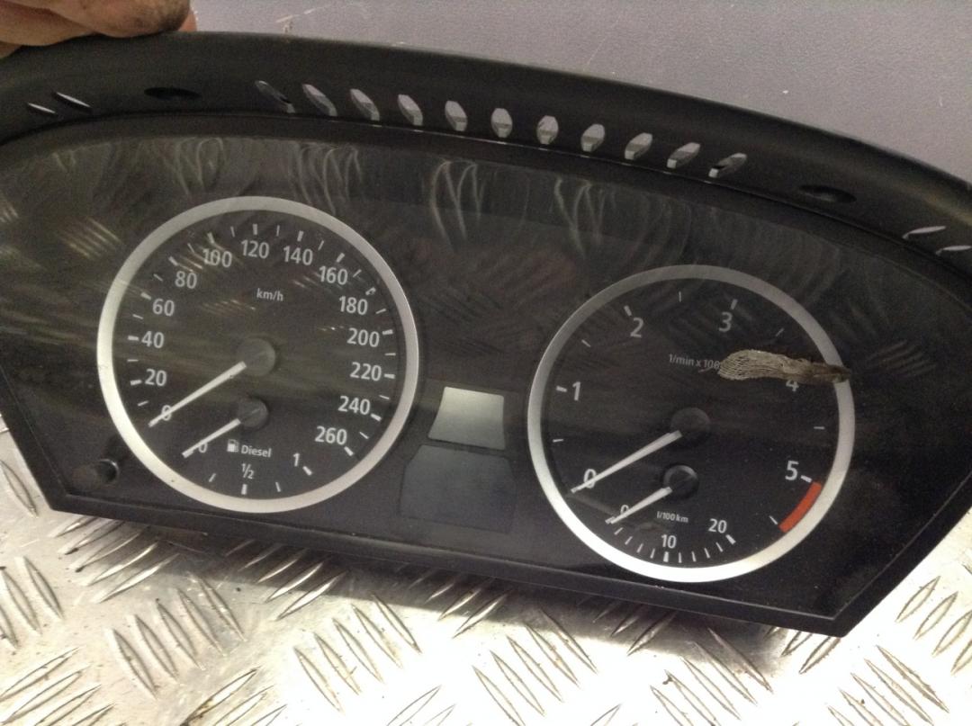 щиток приборов (приборная панель) BMW 5 серия E60/E61 2005, 3.0 л., M57 D30 (306D4), дизель, АКПП, универсал, 6958600 - фото №1