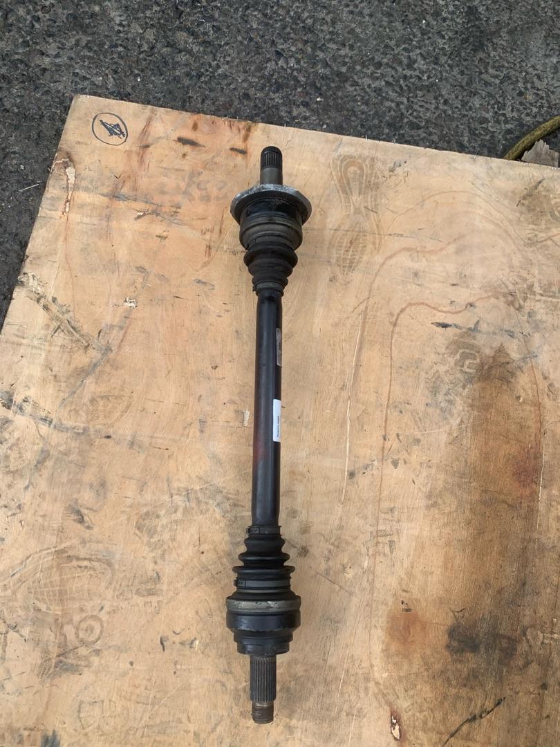 полуось передняя левая (приводной вал, ШРУС) BMW 7 серия F01/F02 2010, 4.4 л., N63 B44 A, бензин, АКПП, черный, седан, 7566087, GKN-025314168712 - фото №1
