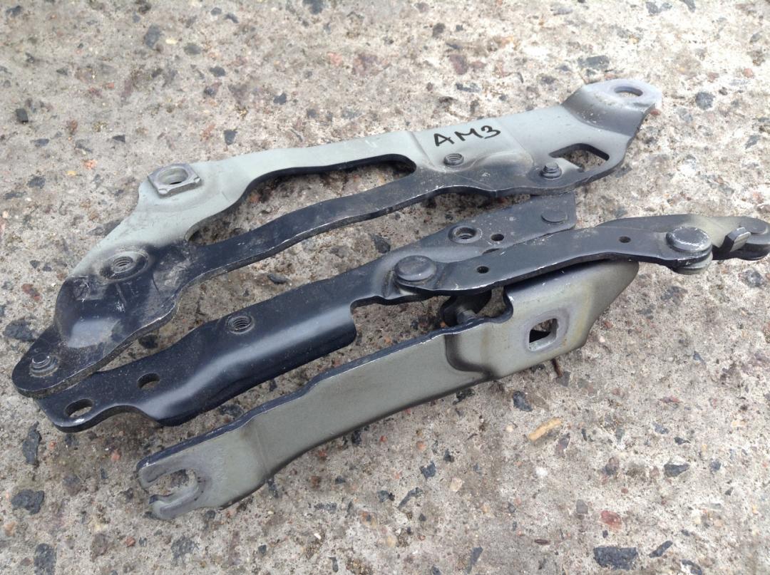петля капота правая BMW 5 серия F07/F10/F11 2012, 3.0 л., N55 B30 A, бензин, АКПП, хетчбэк 5 дв. - фото №1
