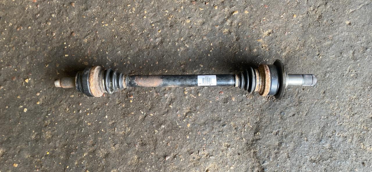 полуось передняя левая (приводной вал, ШРУС) BMW 7 серия F01/F02 2010, 4.4 л., N63 B44 A, бензин, АКПП, седан, 7566087 - фото №1