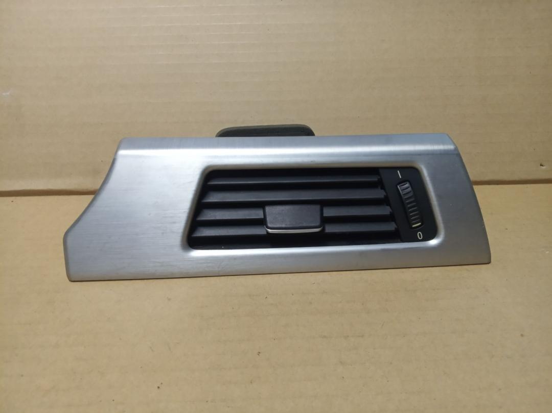 дефлектор обдува салона BMW 3 серия E90/E91/E92/E93 2007, 2.0 л., N47 D20 A, дизель, АКПП, универсал, 9130466 - фото №1