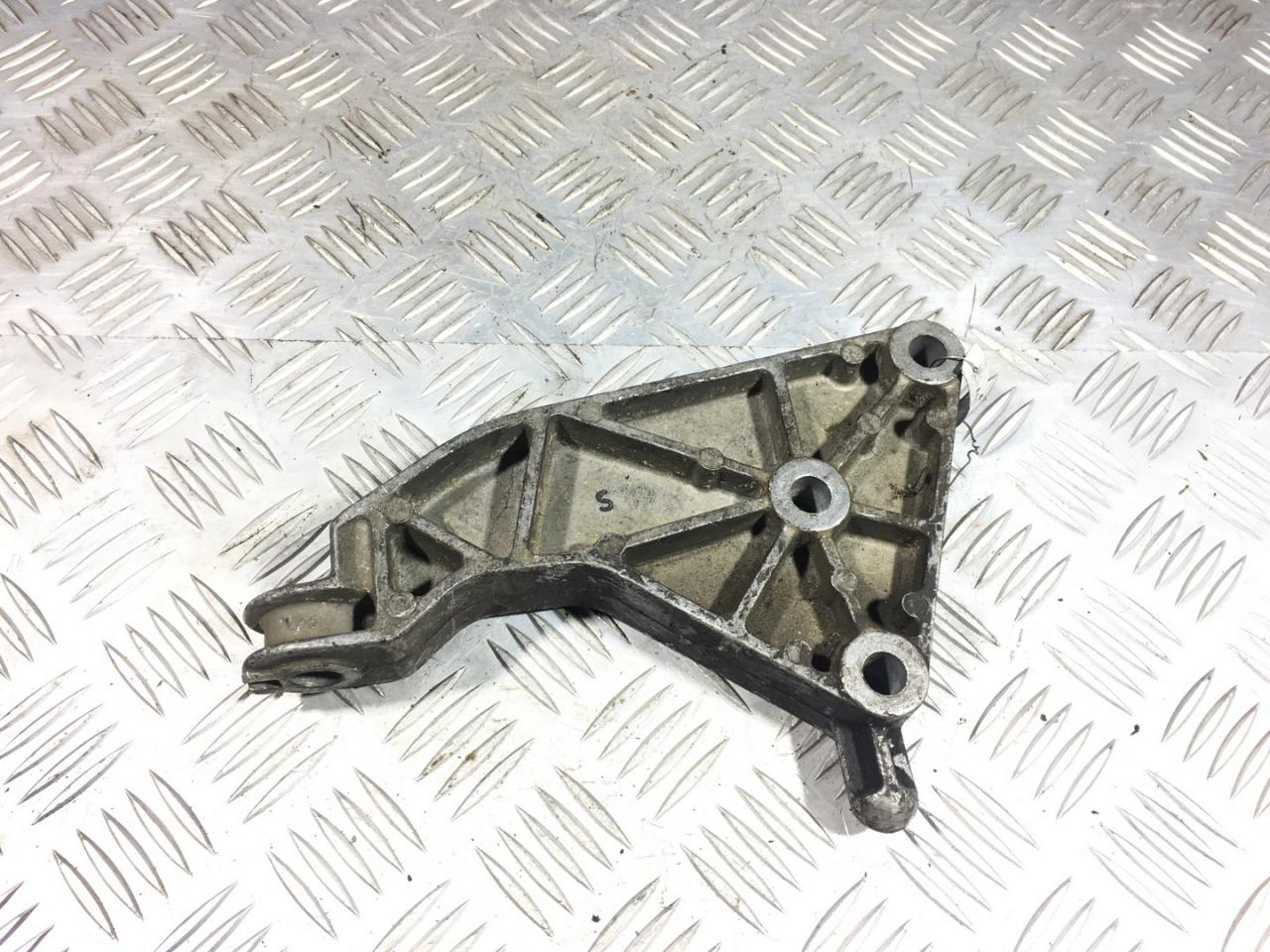 кронштейн КПП Opel Zafira 1 поколение (A) 2001, 1.8 л., бензин, МКПП, минивэн, 90575233 - фото №1