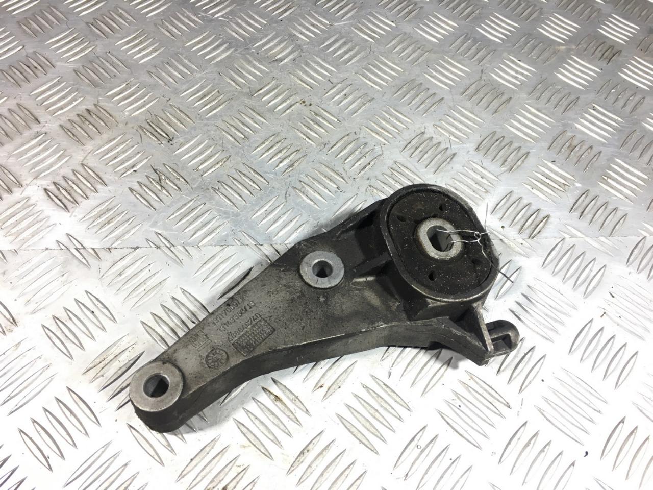 подушка крепления двигателя Opel Meriva 1 поколение (A) 2005, 1.3 л., CDTi, дизель, МКПП, минивэн, 13117089 - фото №1