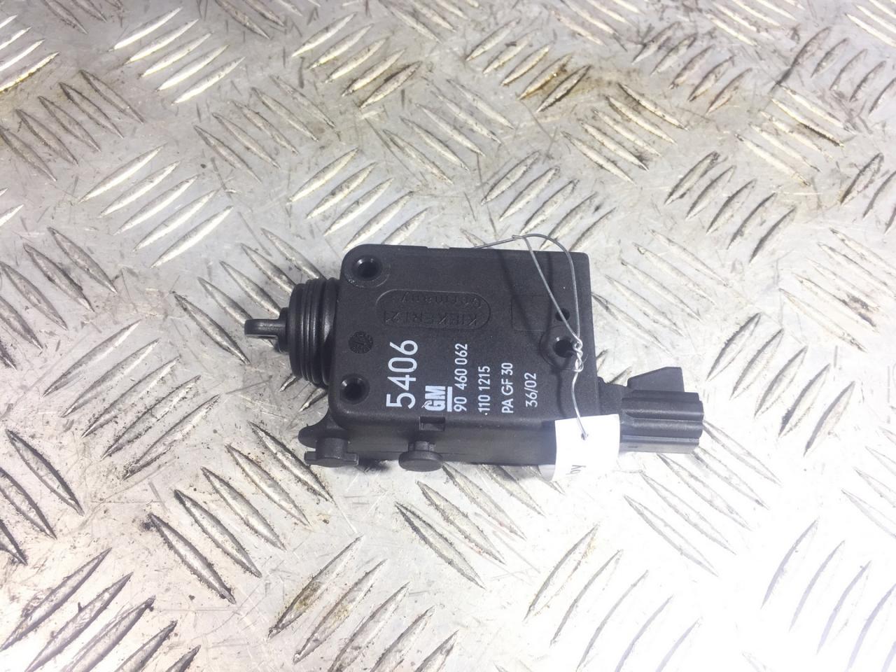 активатор замка багажника Opel Zafira 1 поколение (A) 2002, 1.8 л., бензин, МКПП, минивэн, 90460062 - фото №1