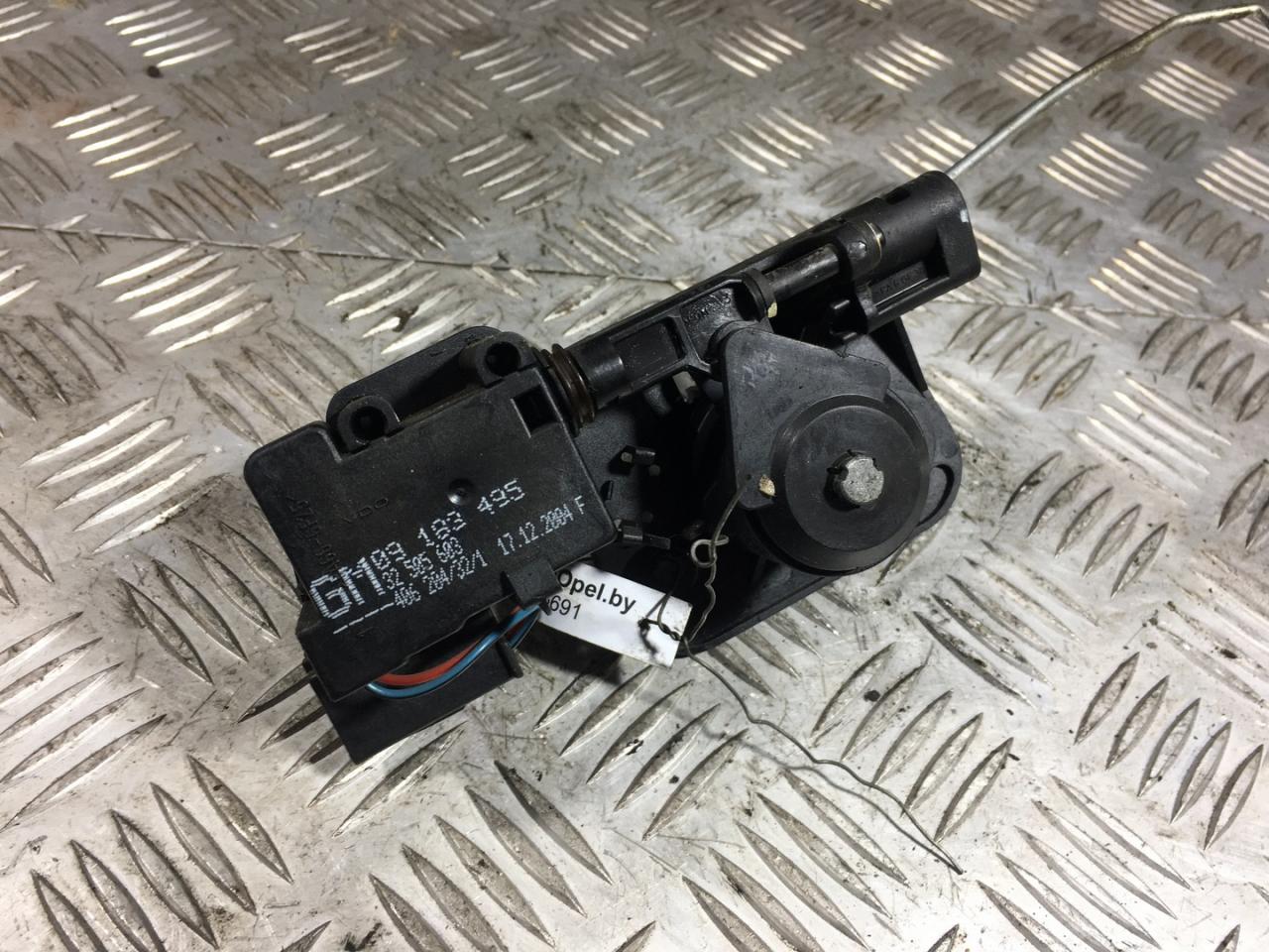 кнопка открытия багажника Opel Meriva 1 поколение (A) 2004, 1.6 л., бензин, МКПП, минивэн, 9183495 - фото №1