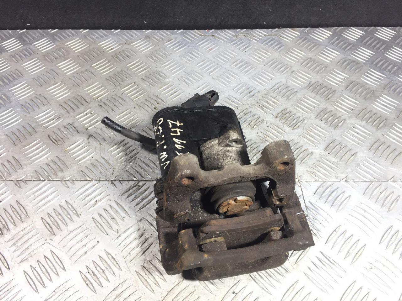 суппорт задний левый Volkswagen Passat B6 2008, 1.9 л., TDi, дизель, МКПП, универсал - фото №1