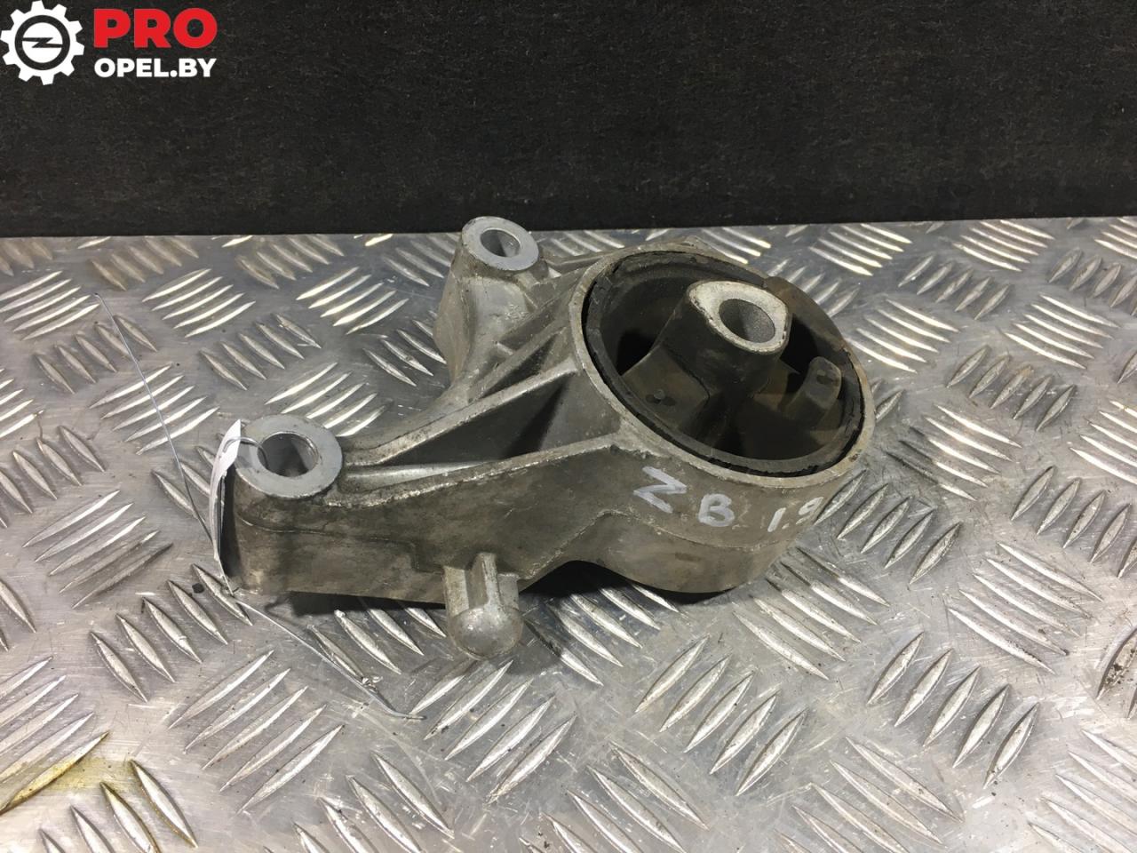 подушка крепления двигателя Opel Zafira 2 поколение (B) 2007, 1.9 л., CDTi, дизель, МКПП, минивэн, 24459772 - фото №1