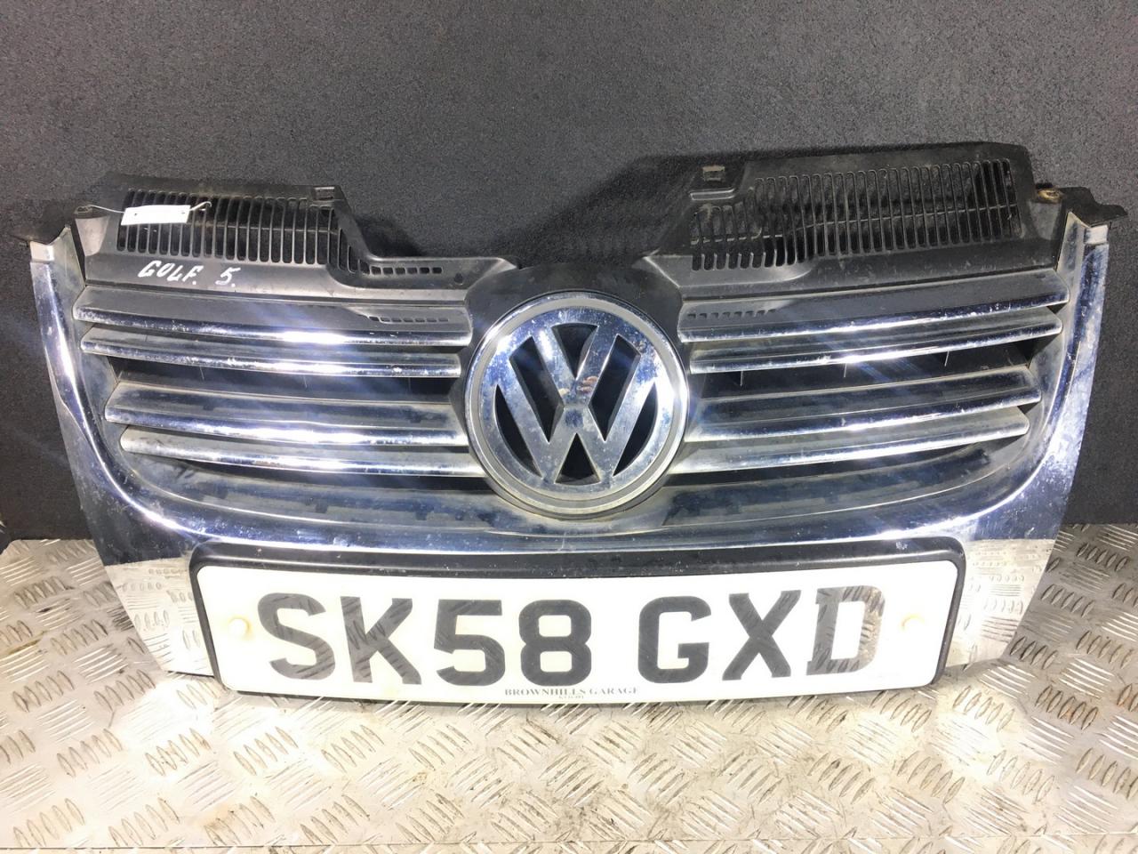 решетка радиатора Volkswagen Golf 5 поколение 2007, 1.9 л., TDi, дизель, МКПП, хетчбэк 5 дв., TK58536561 - фото №1