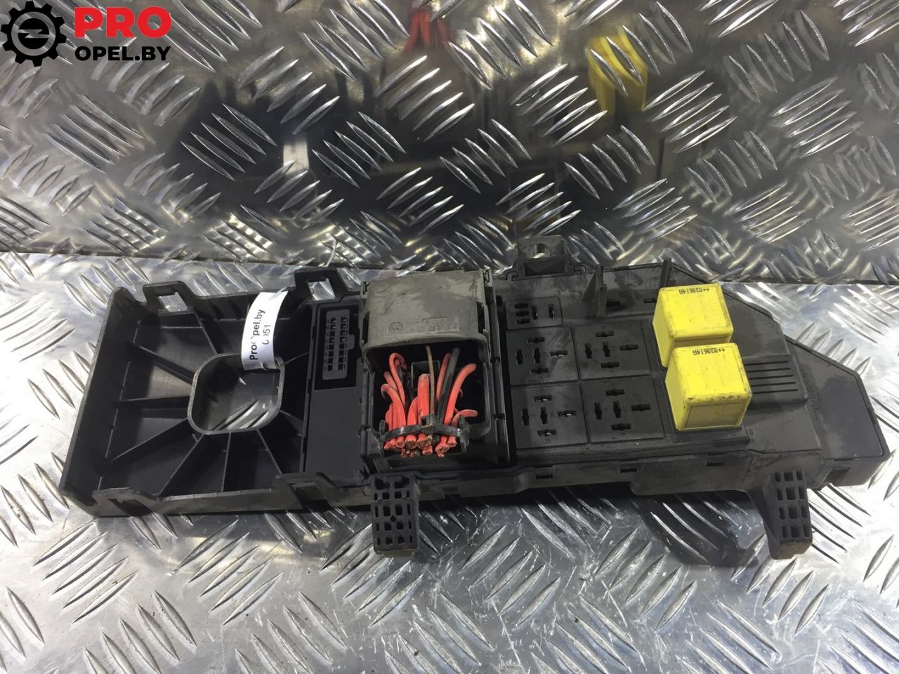блок предохранителей Opel Vectra C 2005, 1.9 л., CDTi, дизель, МКПП, хетчбэк 5 дв., 24443147AB - фото №1
