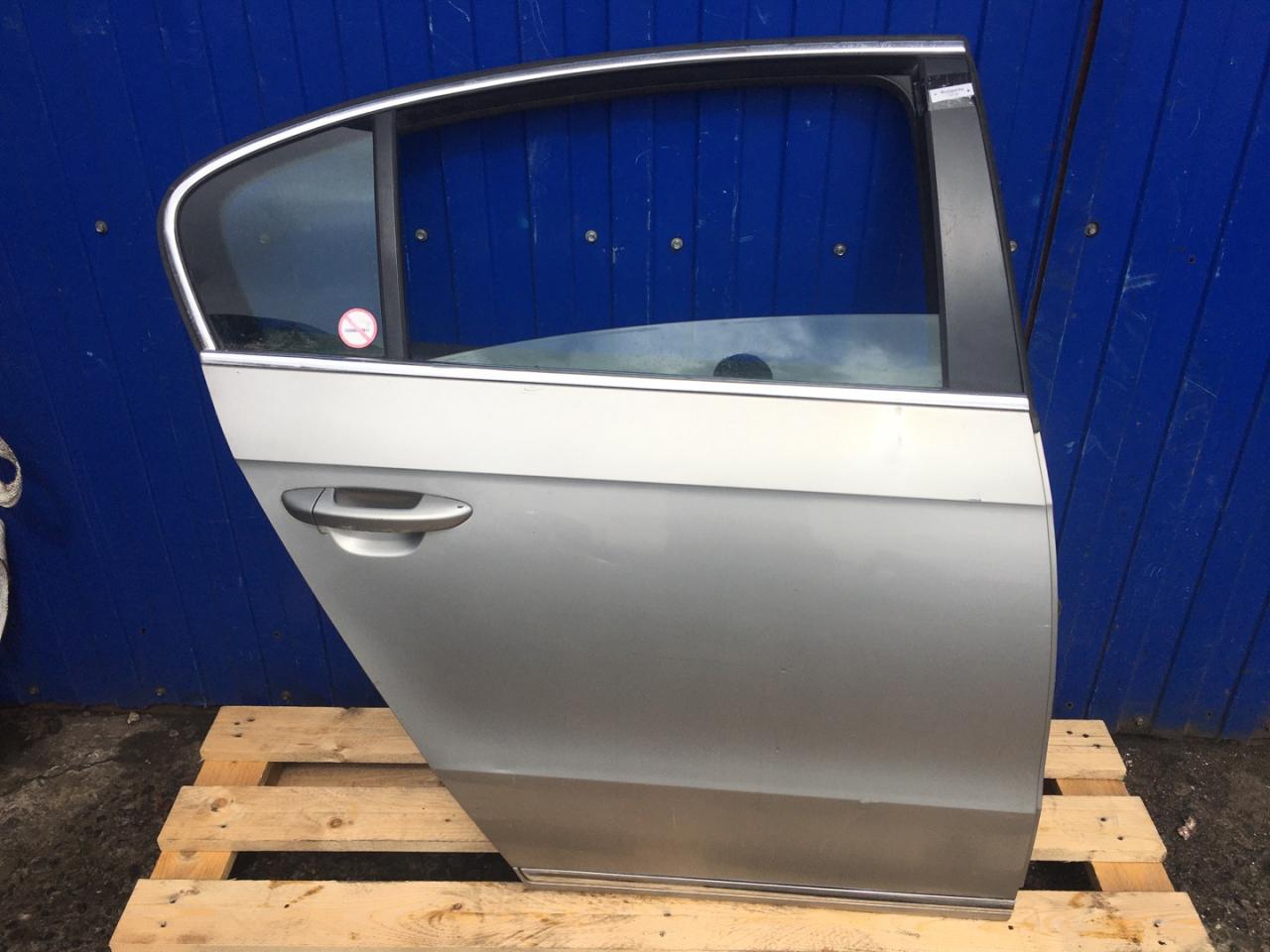 дверь задняя правая Volkswagen Passat B7 2014, 2.0 л., CFFB, дизель, 6МКПП, tungsten silver / lb7w, седан, передний привод, правый руль - фото №1