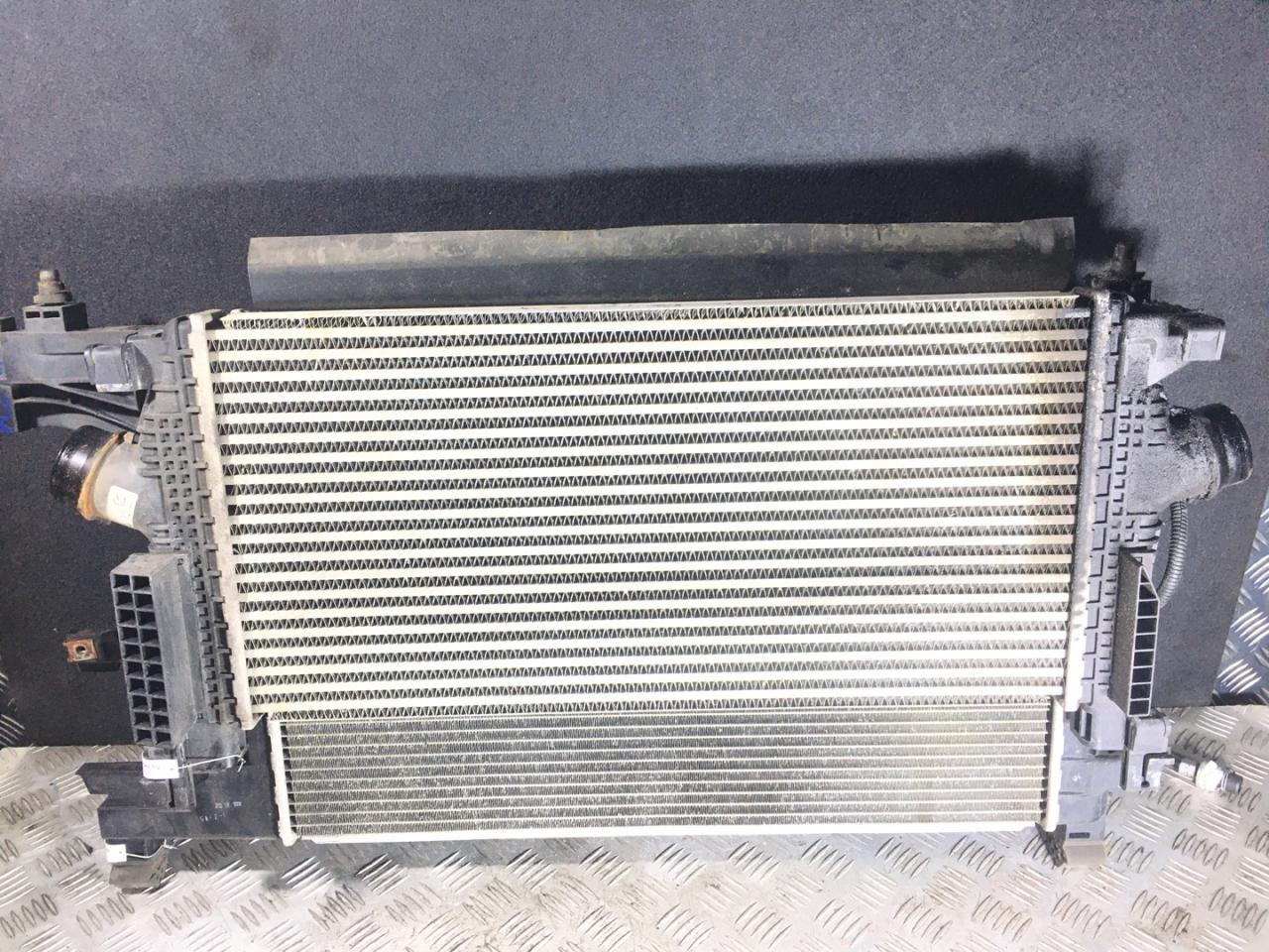 интеркулер Opel Astra J 2011, 1.7 л., A 17 DTJ, дизель, 6МКПП, серый, хетчбэк 5 дв., передний привод, правый руль, 13267646 - фото №1