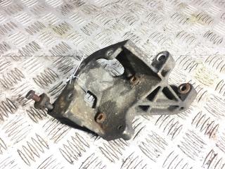 кронштейн гидроусилителя Volkswagen Golf 3 поколение 1997, 1.8 л., ADZ, бензин, 5МКПП, чёрный, кабриолет, передний привод, правый руль, 028145523D