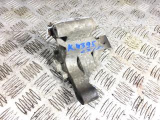 кронштейн гидроусилителя Volkswagen Golf 3 поколение 1997, 1.8 л., ADZ, бензин, 5МКПП, чёрный, кабриолет, передний привод, правый руль, 028145531D