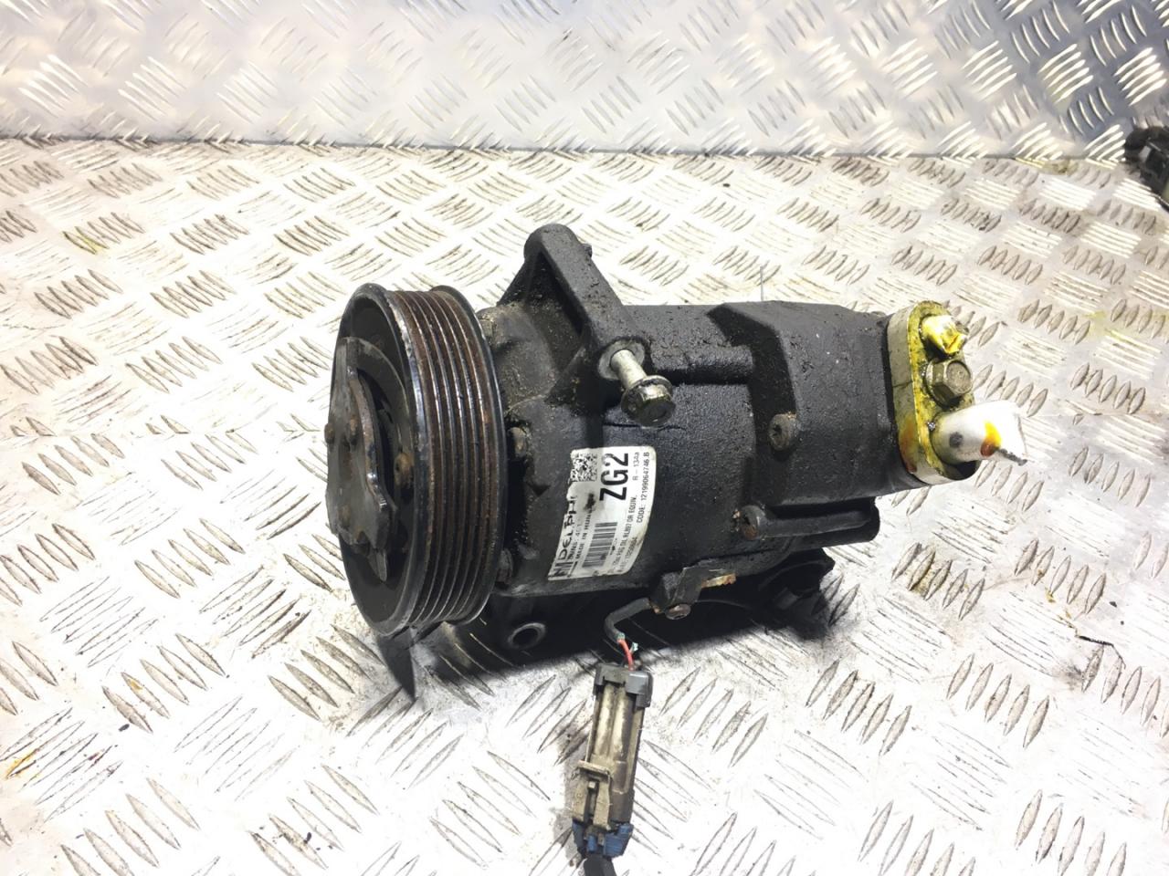 компрессор кондиционера Opel Astra J 2010, 1.6 л., A 16 XER, бензин, 5МКПП, ozeanblau / geu, хетчбэк 5 дв., передний привод, правый руль, 13250604 - фото №1