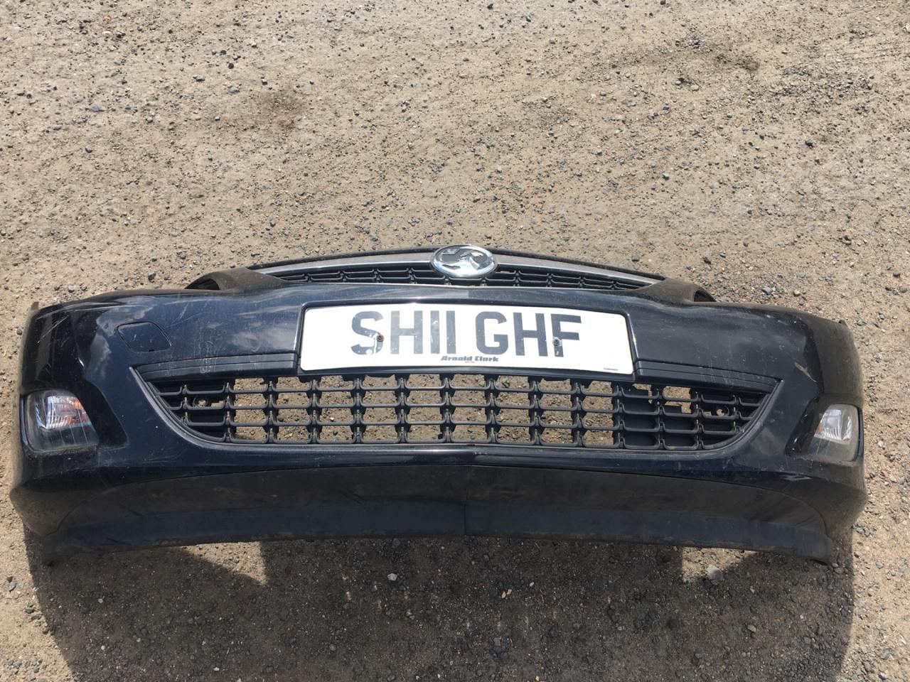 бампер передний Opel Astra J 2011, 1.7 л., A 17 DTJ, дизель, 6МКПП, saphirschwarz / 20r, хетчбэк 5 дв., передний привод, правый руль, 13264403 - фото №1