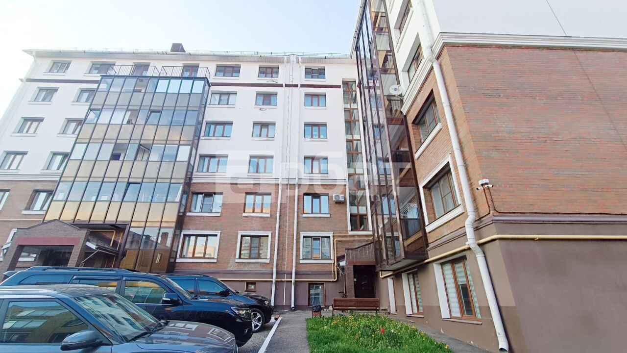 2-к. квартира, 70.3 м², 2/5 эт.