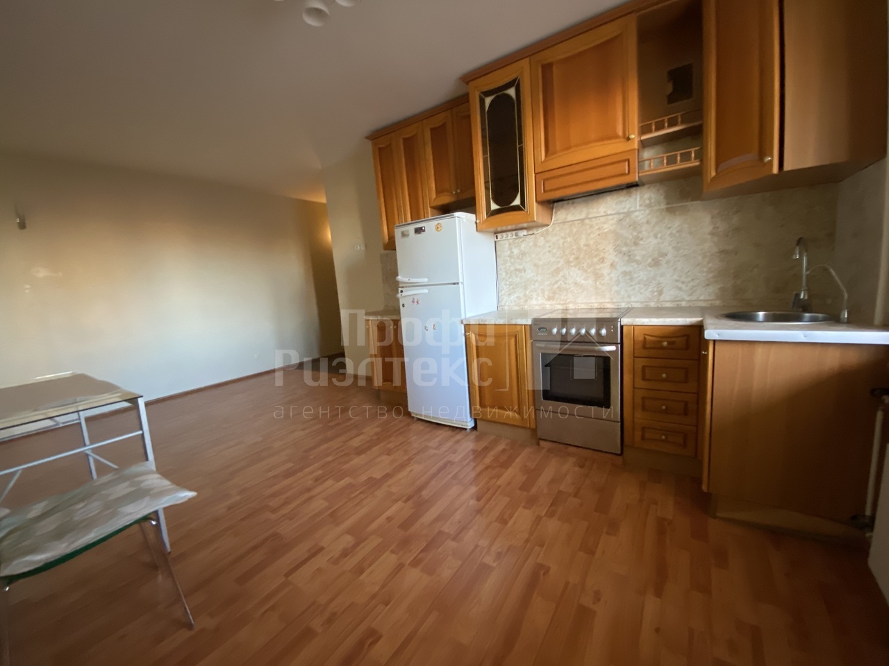 Продаю 2к квартиру на Хохлова,1