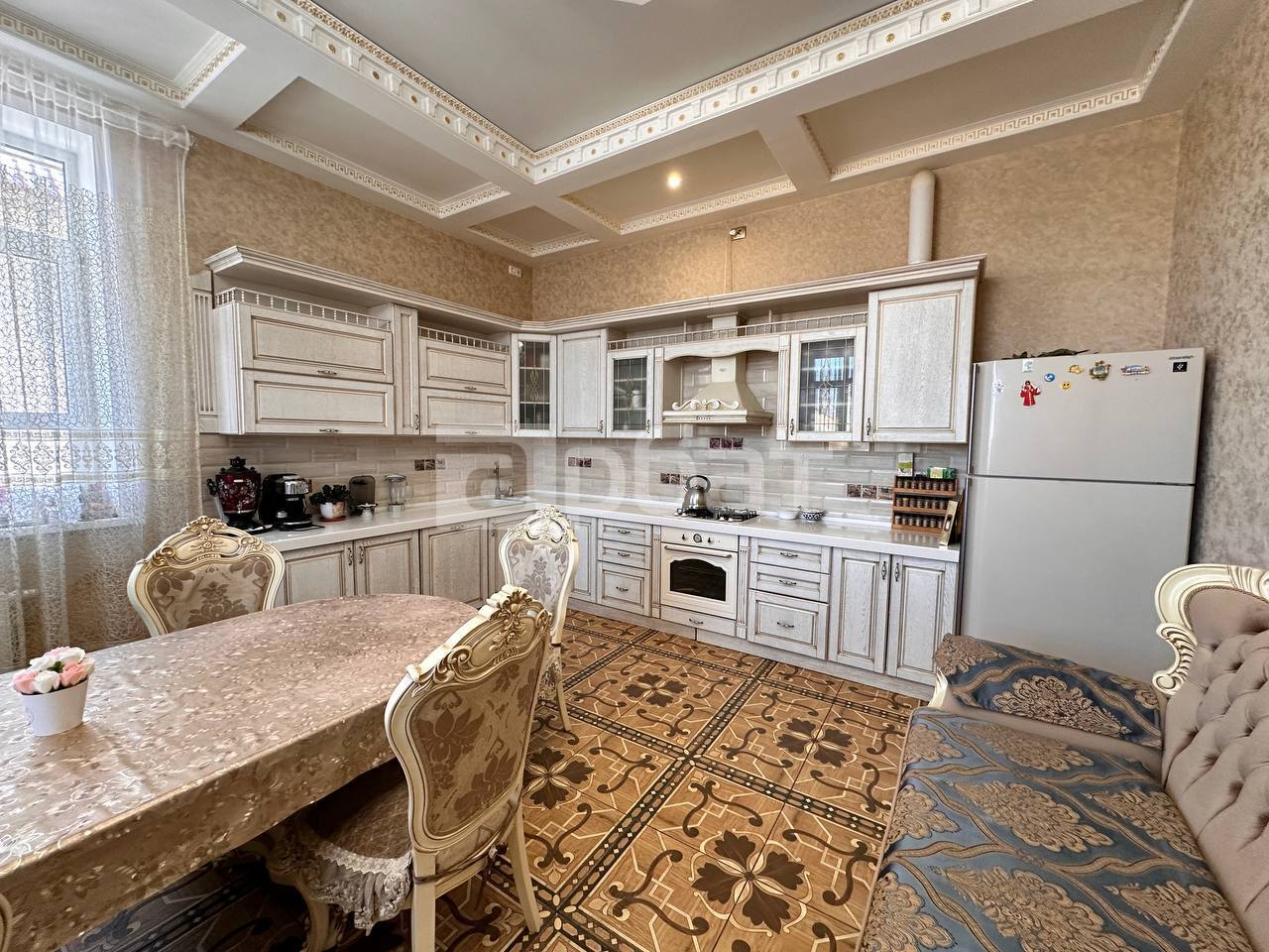 Коттедж 600 м² на участке 9 сот.
