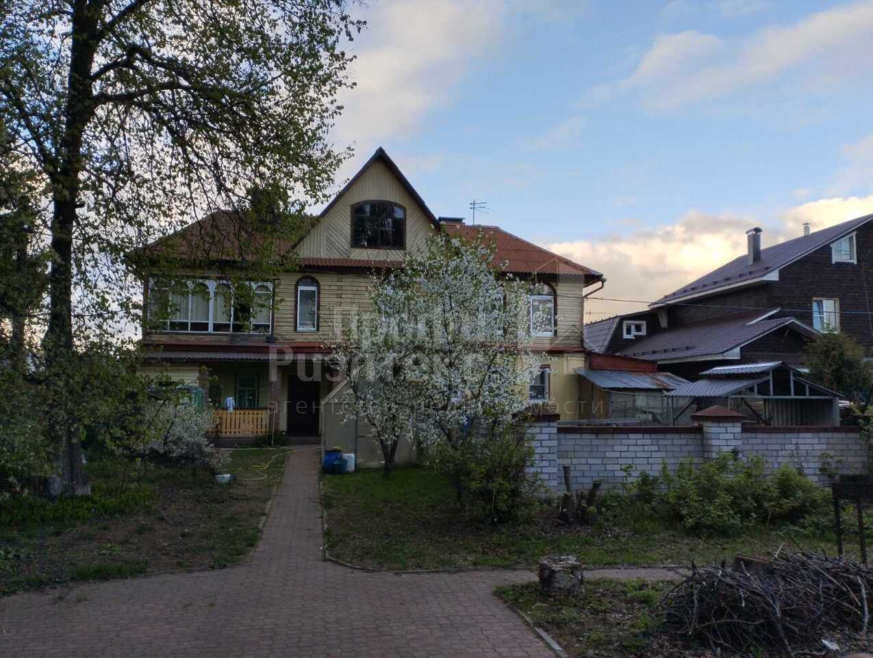 Продается большой жилой дом