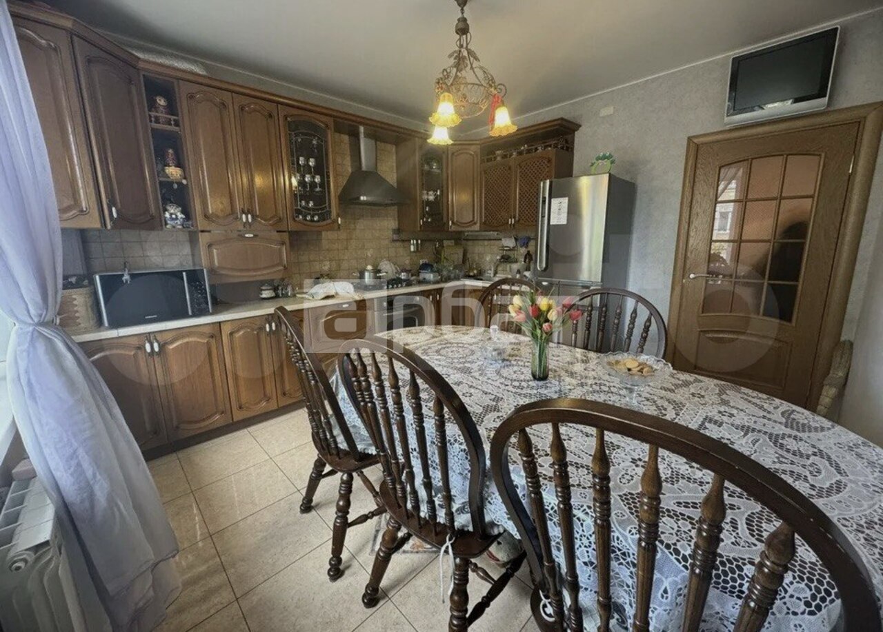 3-к. квартира, 136,4 м², 1/4 эт.