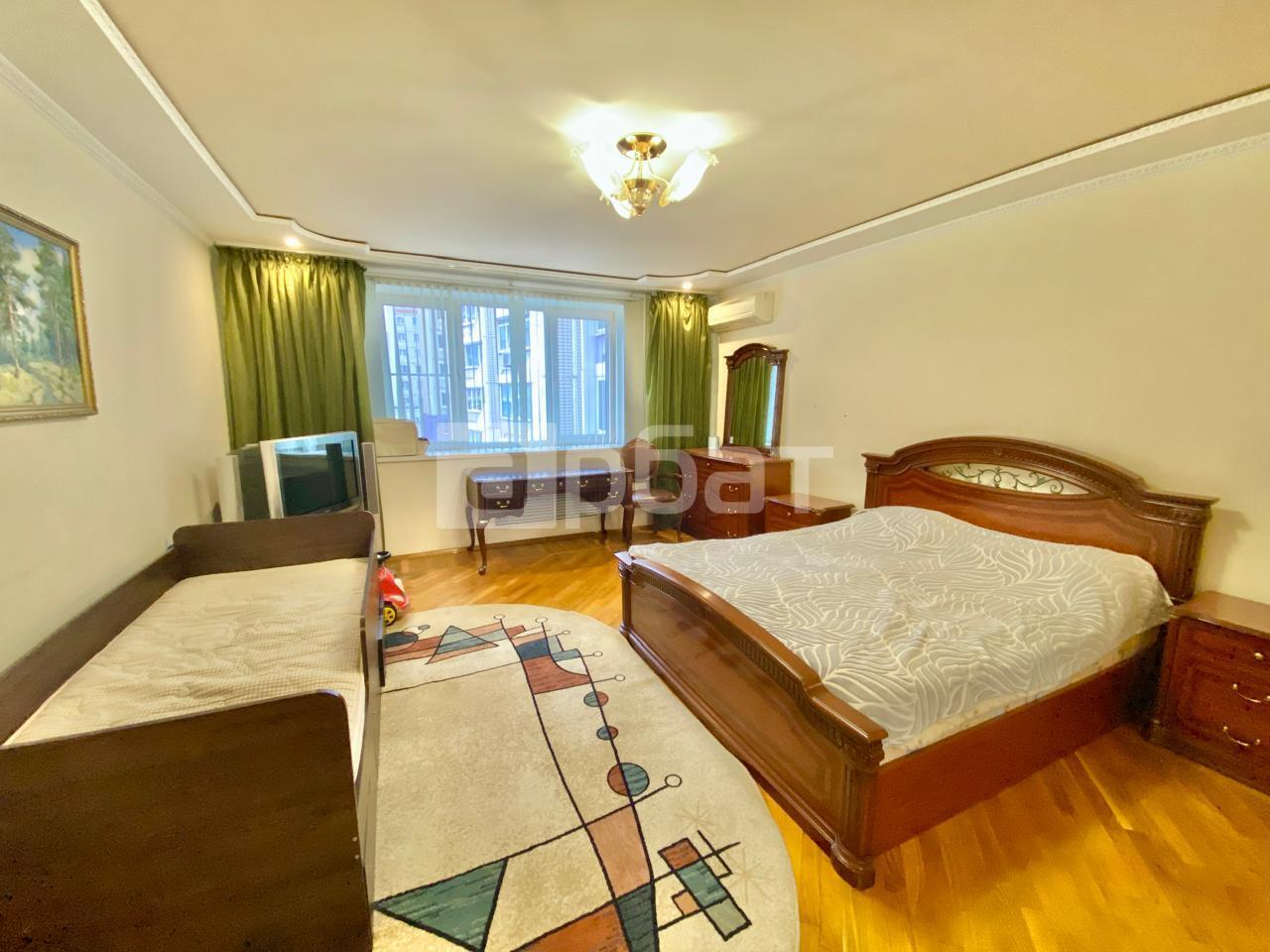 4-к. квартира, 86 м², 6/8 эт.
