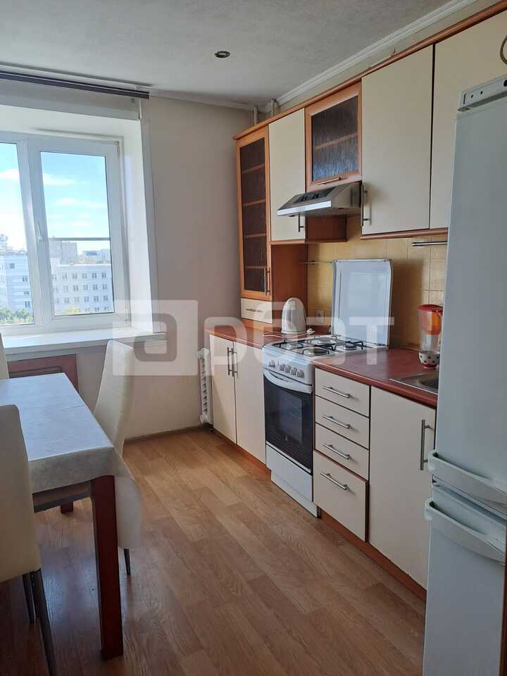 Продаю 2 кк Жарова, д8