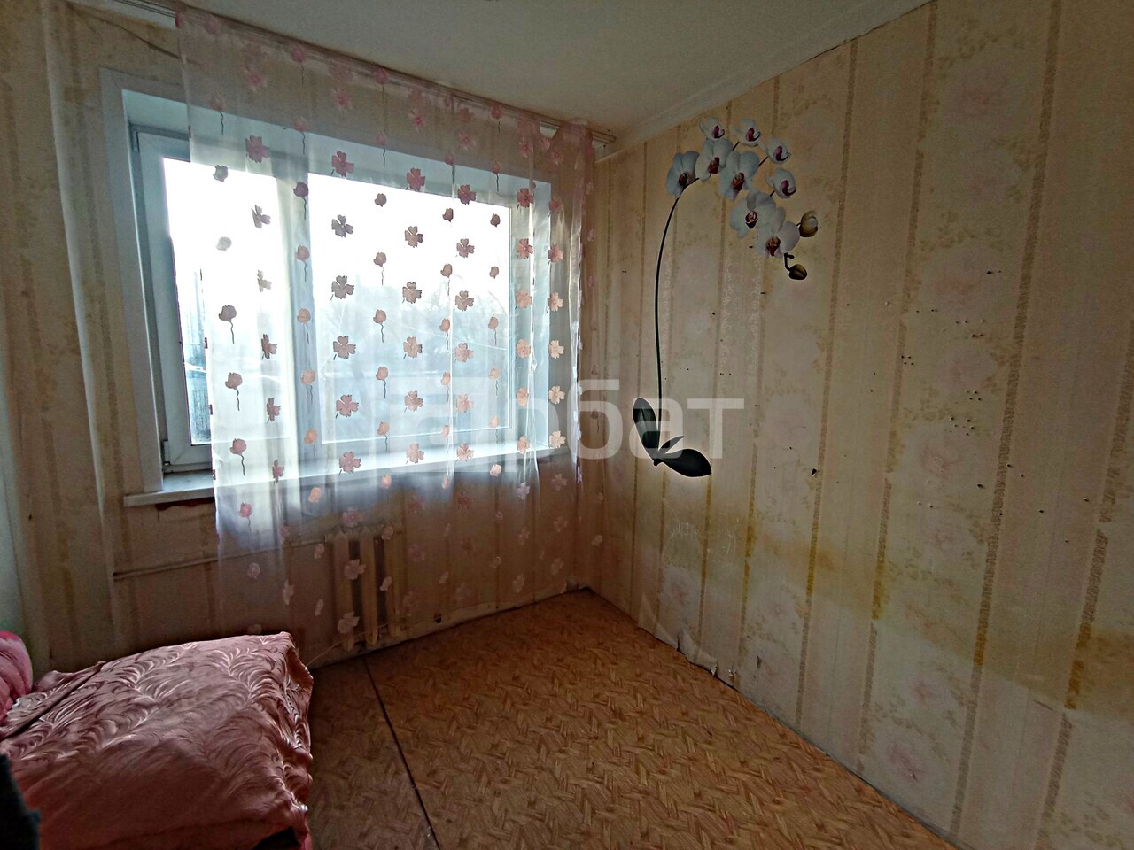 Комната 9,8 м² в 3-к., 2/4 эт.