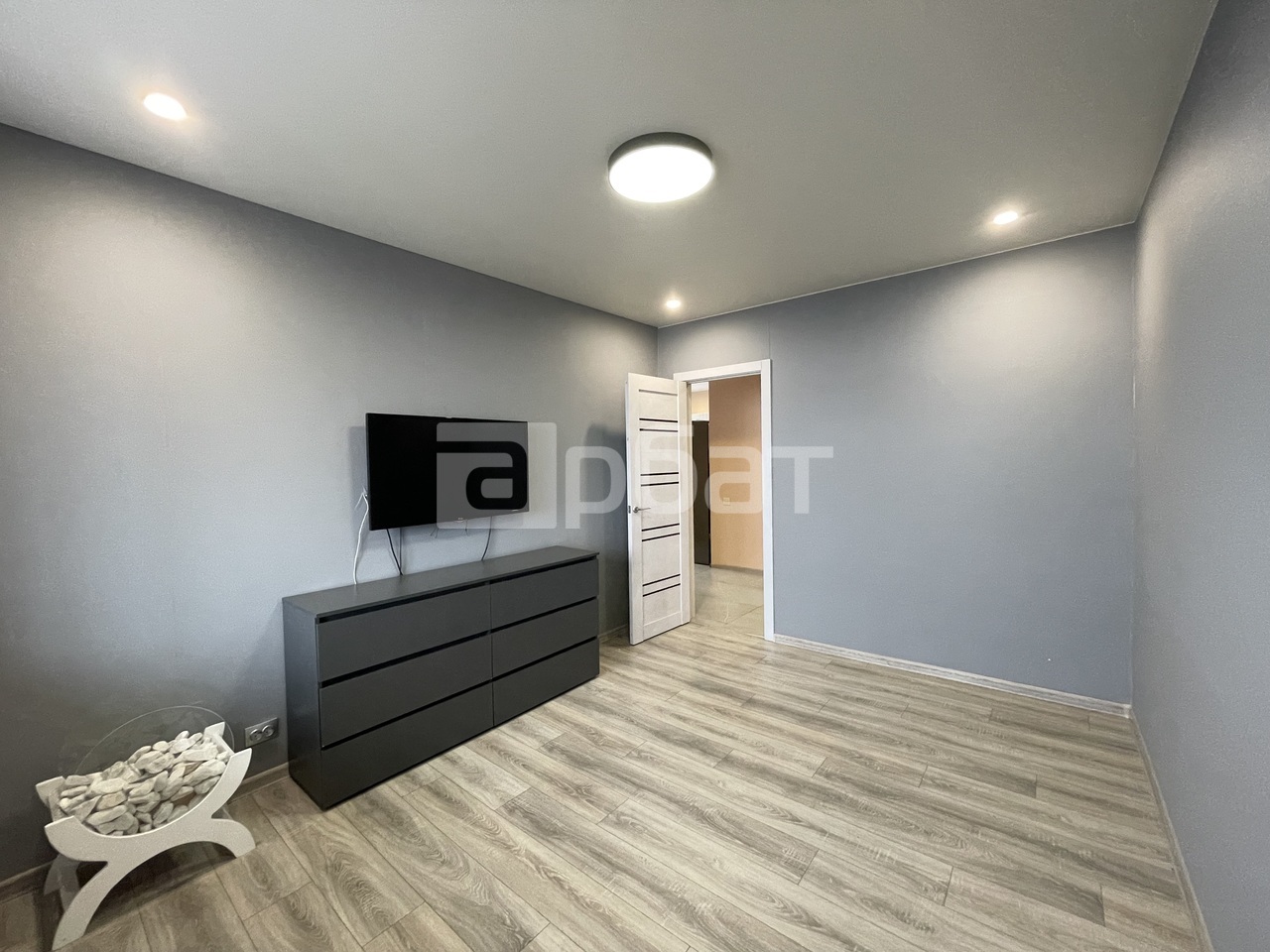 2комнатную квартиру 41.2 5/5 эт