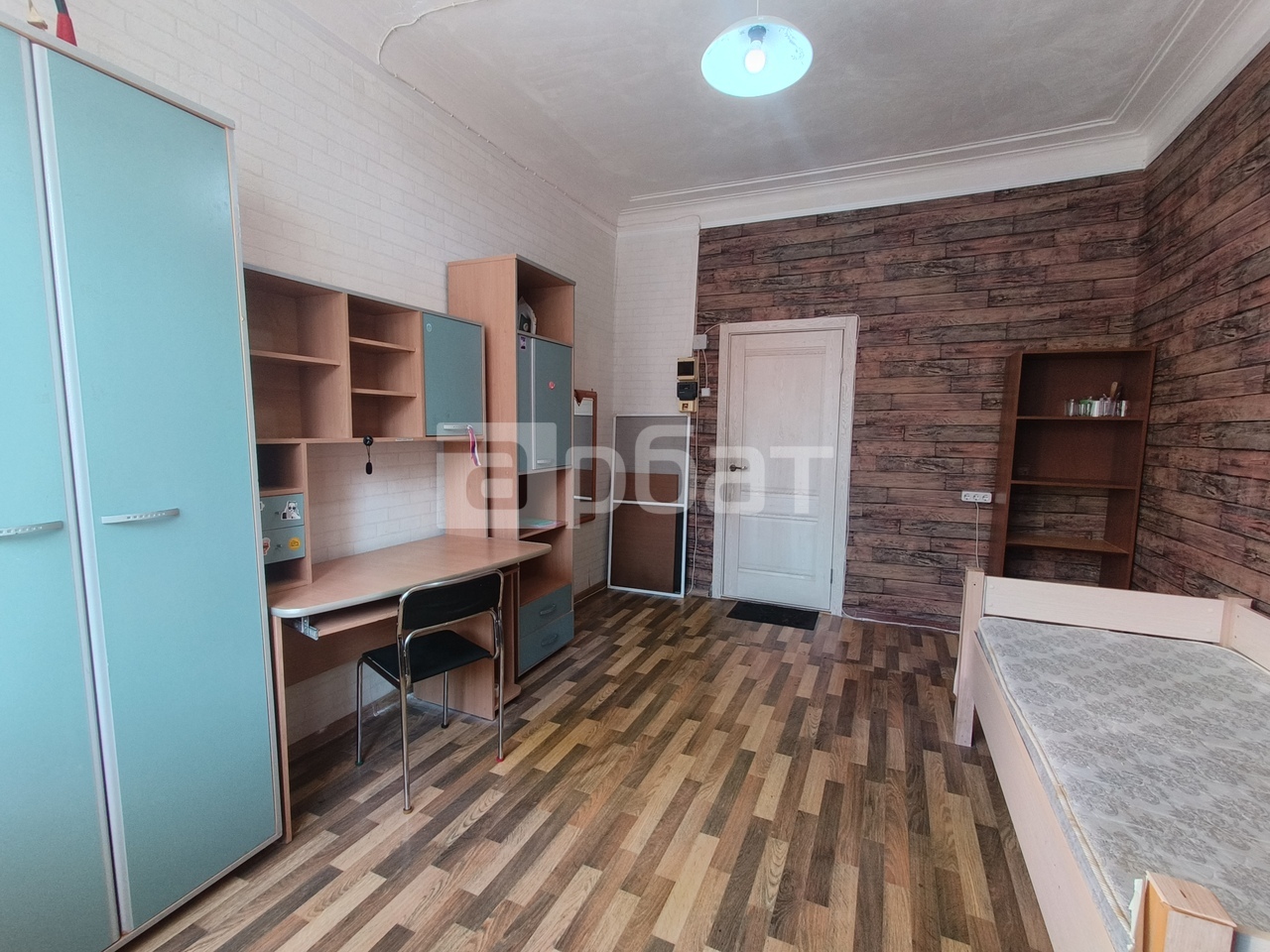 Комната 16 м² в 8-к., 3/3 эт.