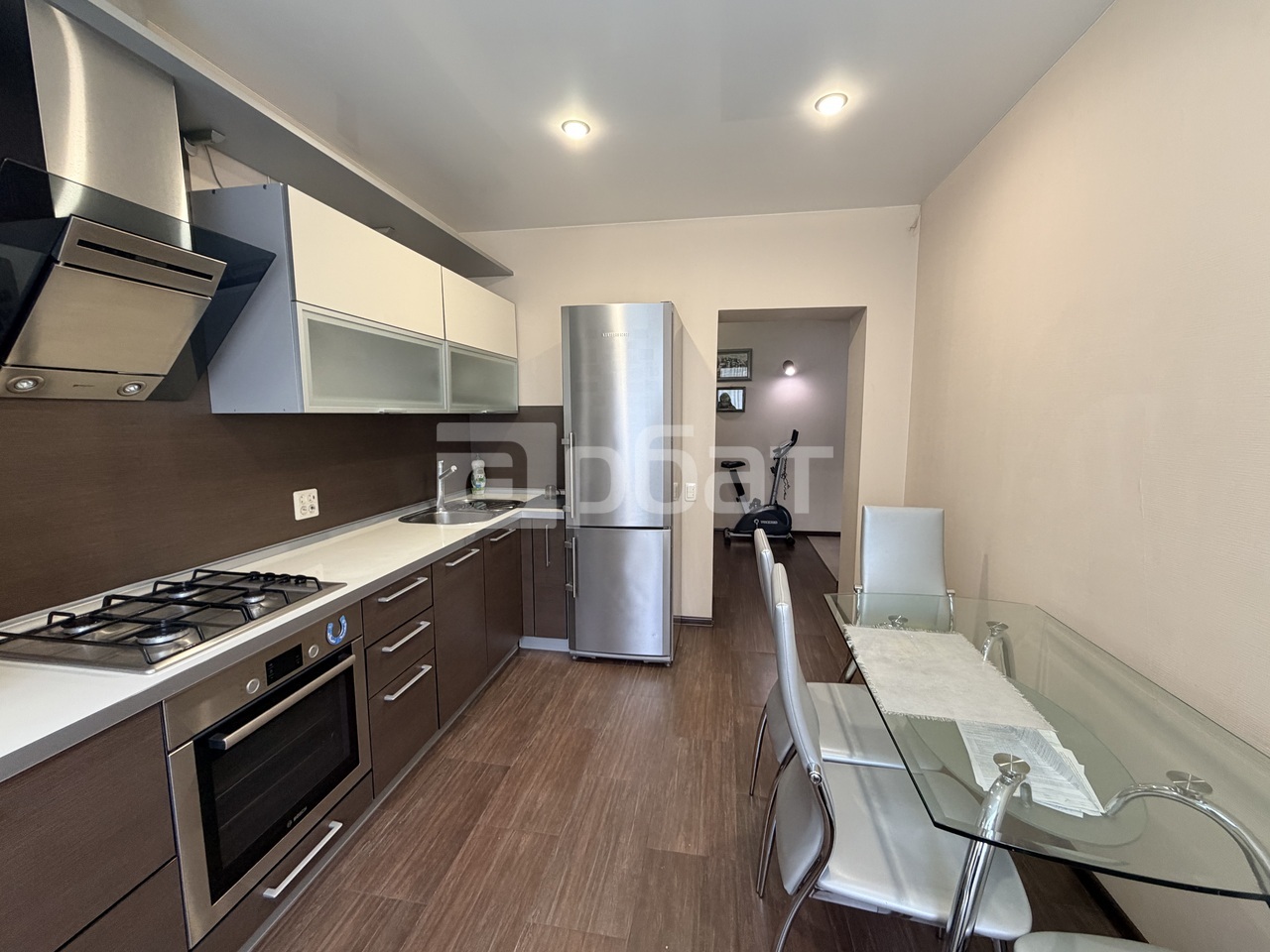 2-к. квартира, 60 м², 1/3 эт.
