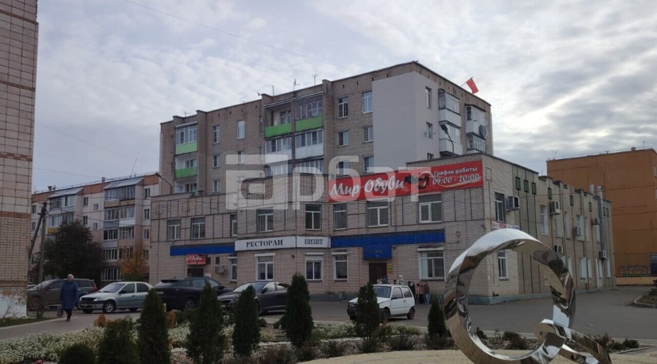 трехкомнатная на 6 м