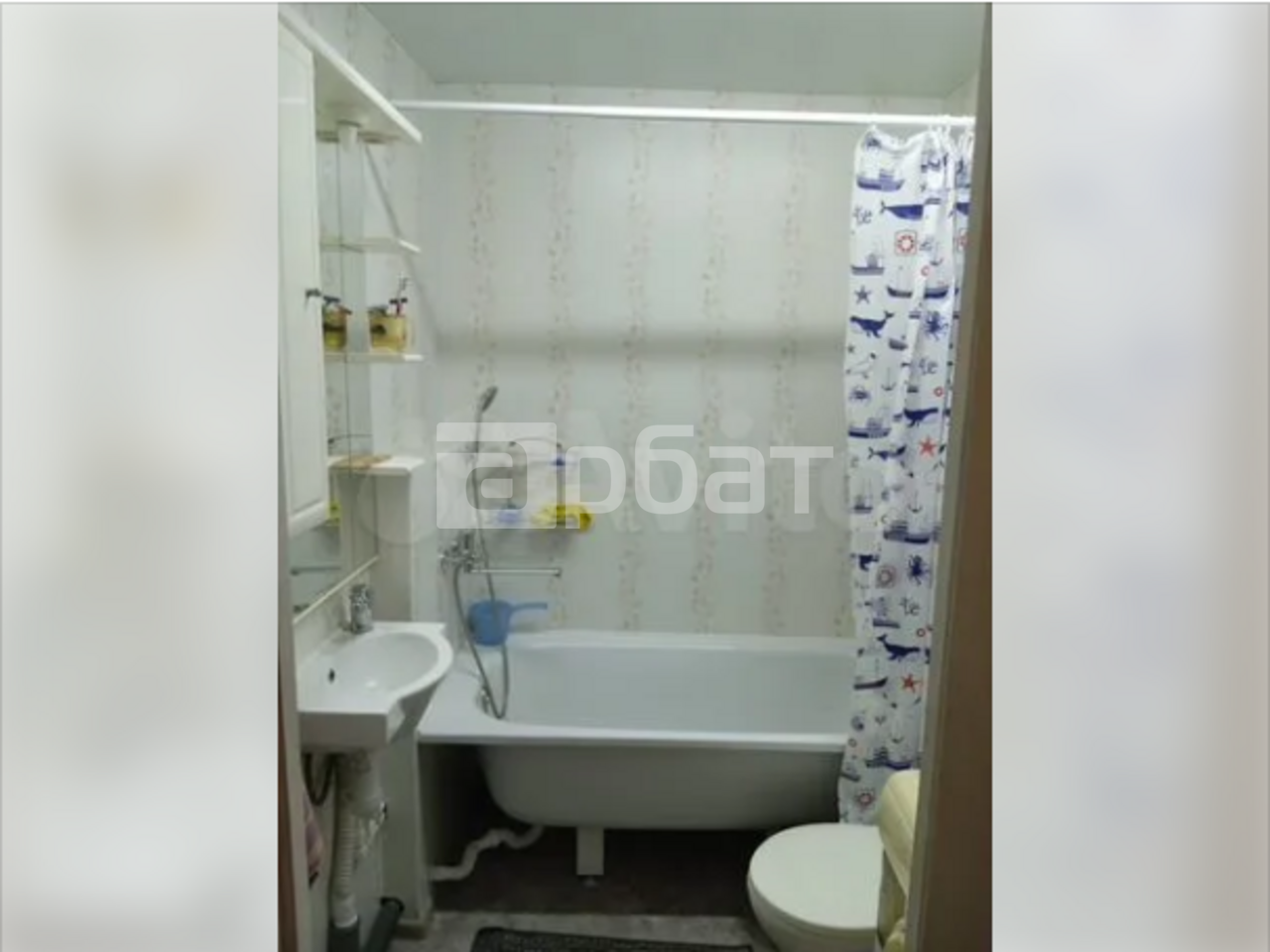 Комната 37 м² в 2-к., 1/2 эт.
