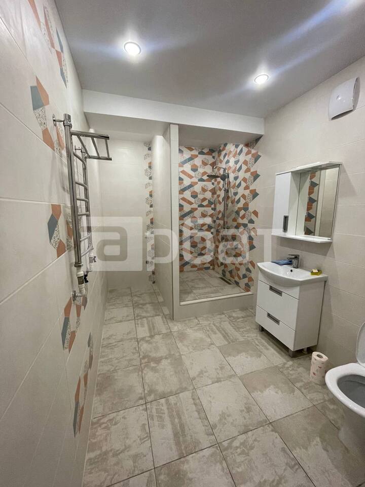 2-к. квартира, 74 м², 3/8 эт.