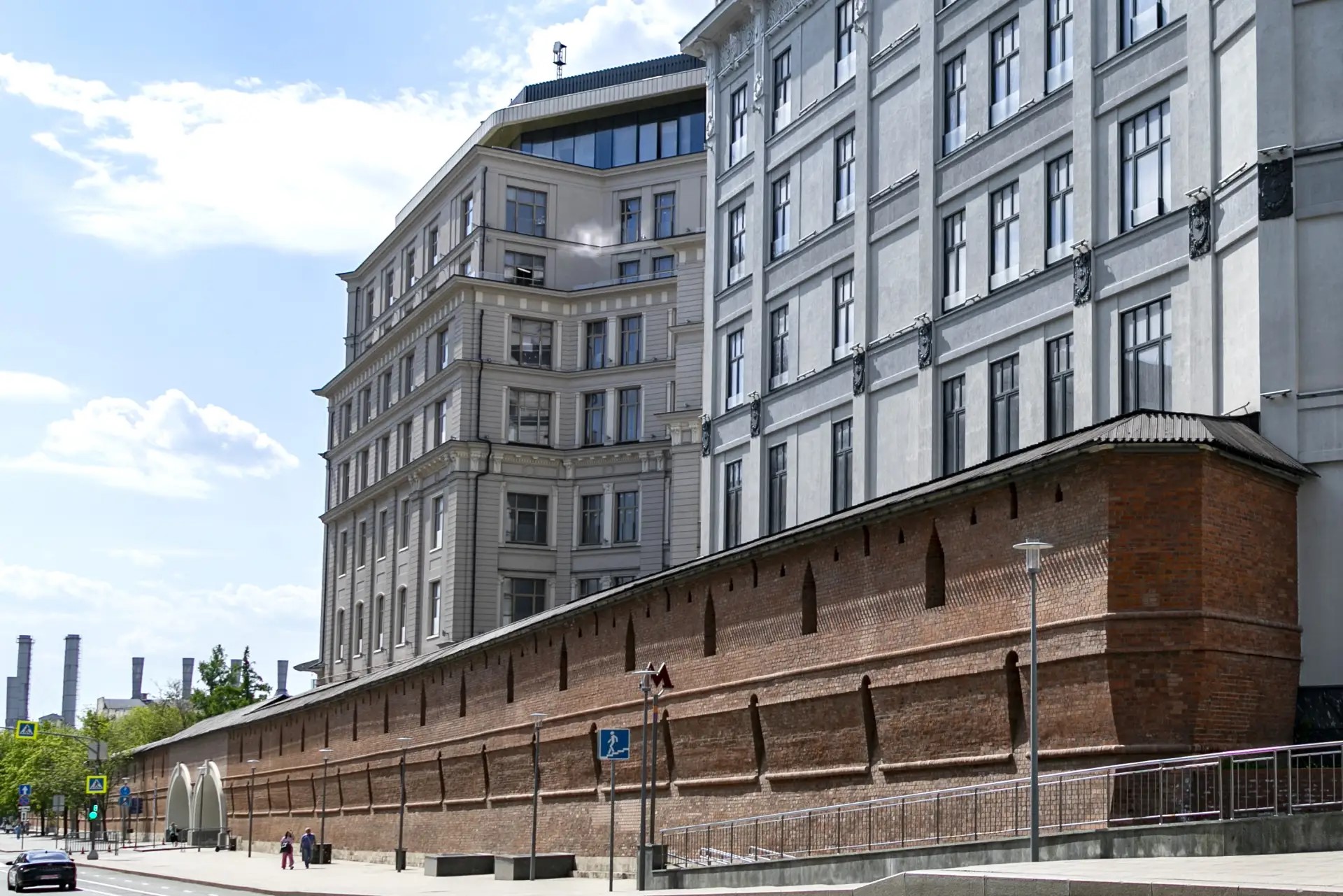 Китайгородская стена с Варваринской башней