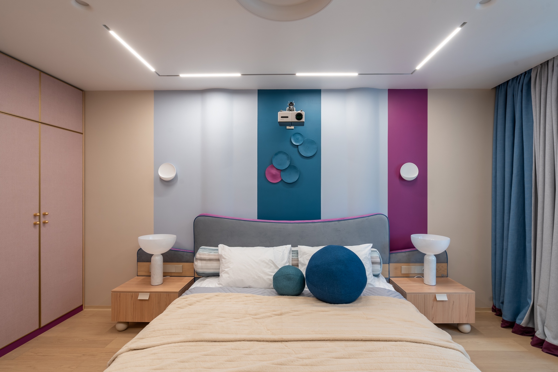 Проект спальни с магнитно-трековым освещением LINEA от ARTE Lamp в программе Квартирный вопрос