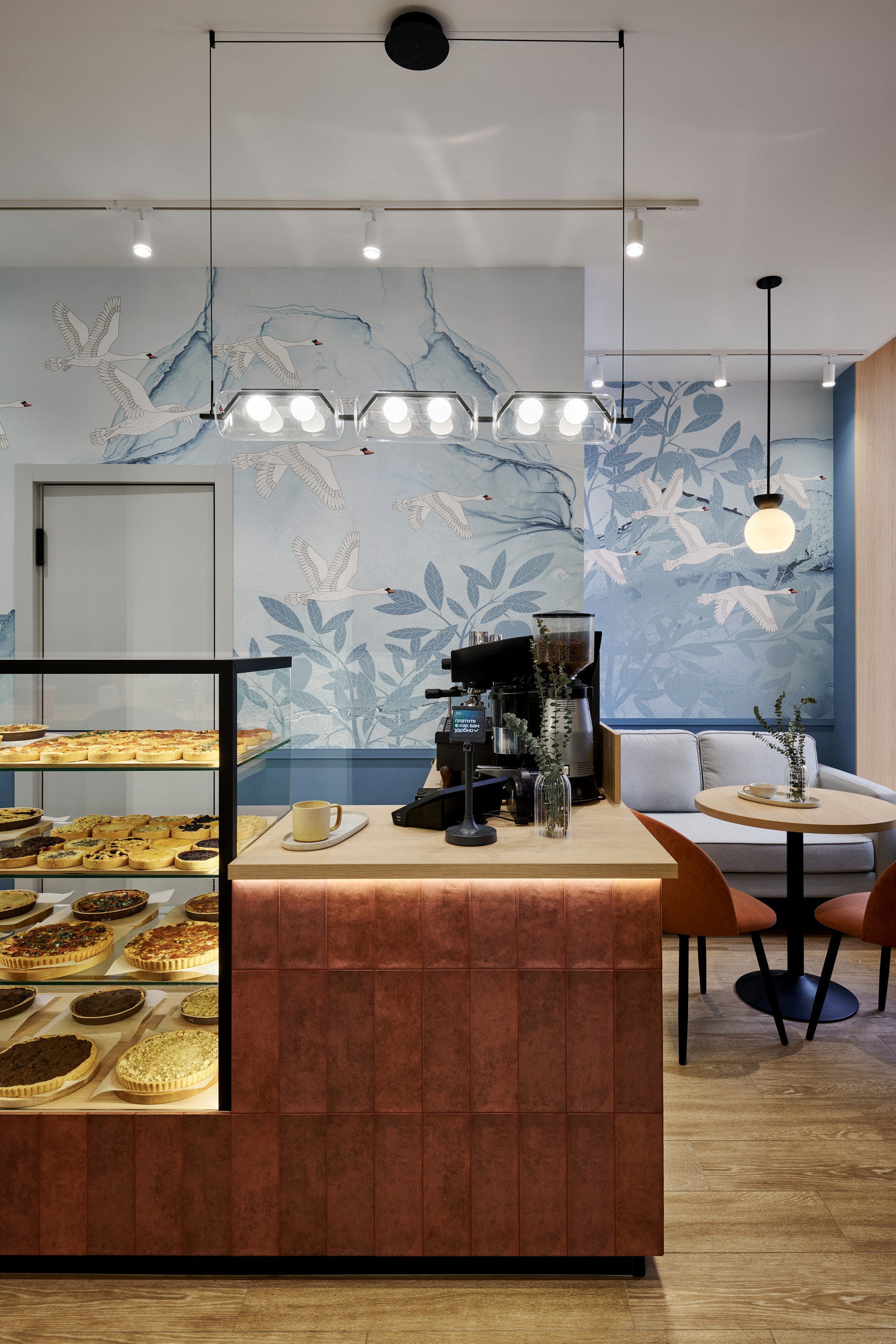 Освещение ARTE Lamp в проекте пекарни Машенькины пироги в Новосибирске от Студии интерьерных решений SoftDESIGN